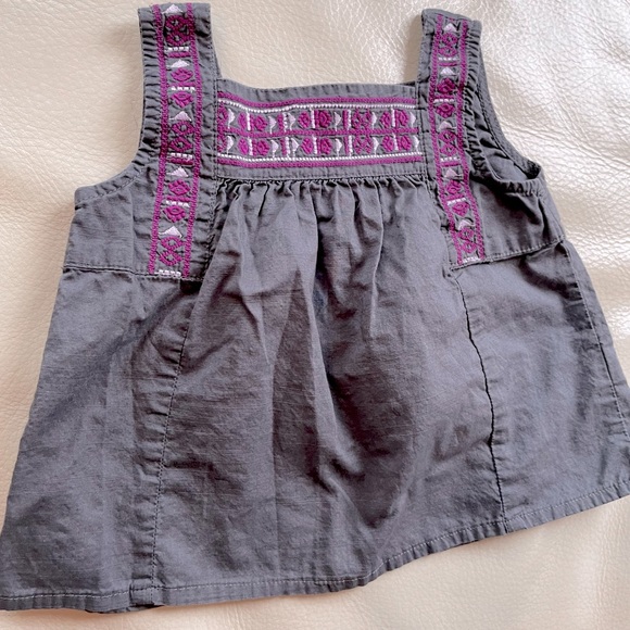 5/$20💥24M OshKosh Embroidered Peasant Flared Tank Blouse, Grey Purple & White - Picture 4 of 8